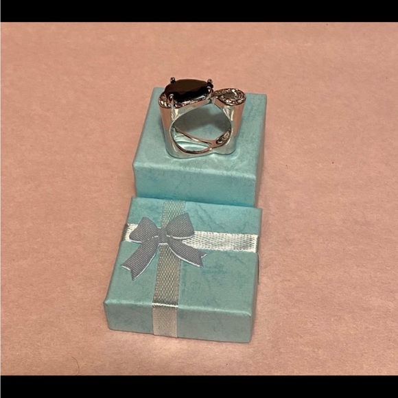 Sapphire - Picture 4 of 6